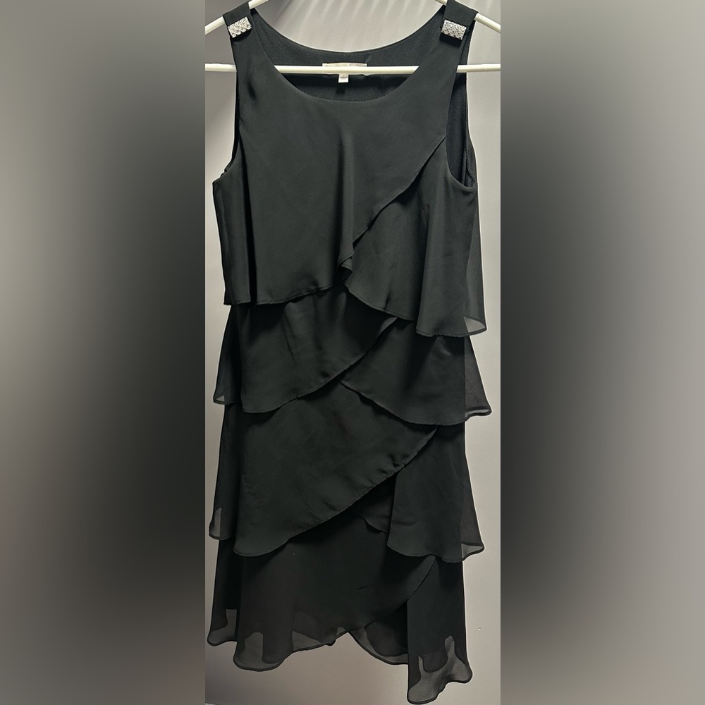 SIGNATURE TESSA size 4 BLACK tulip layered sleeveless dress.